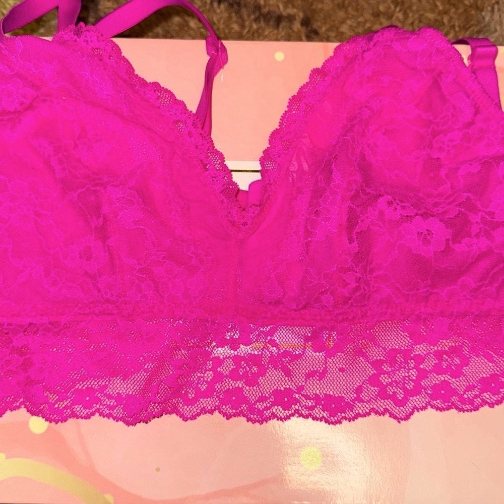 **FREE PAIR OF PANTIES! Beautiful Magenta VICTORIA'S SECRET BRALETTE-UNLINED